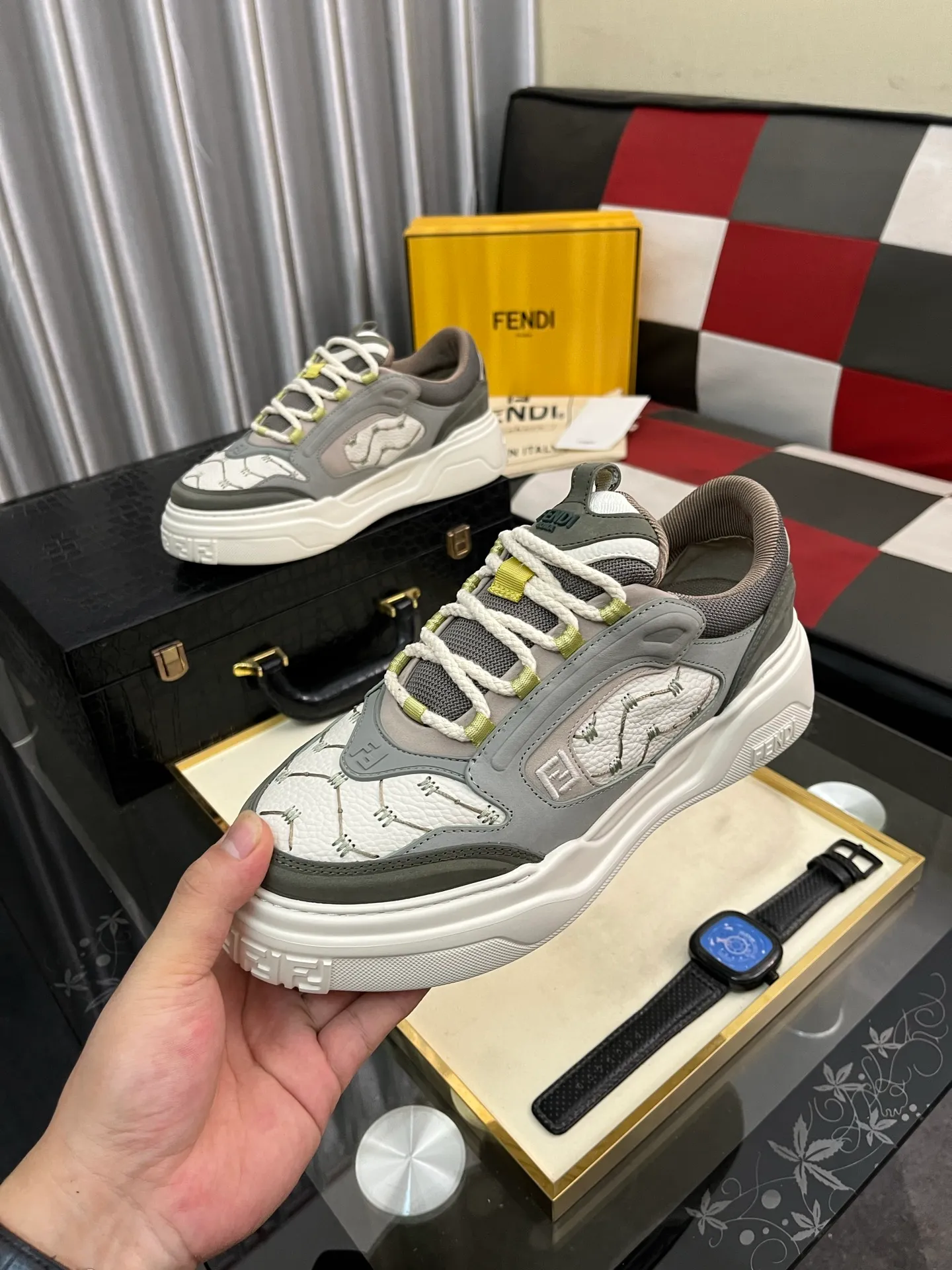 Men's Men's Shoes 💰700⌚️⌚️(Higher version) [Fendi] Fendi's latest casual shoes for men! Available at counters simultaneously! A one-to-one replica of the original. Made entirely of imported top-grain calfskin, the interior is made of top-grain water-dyed cowhide, and the original factory-supplied rubber outsole. Leading new fashion concepts. Matching code: 38-44. 45 can be customized and non-returnable!